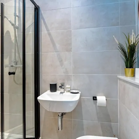 בית נופש Cosy With Parking And Underfloor Heating *