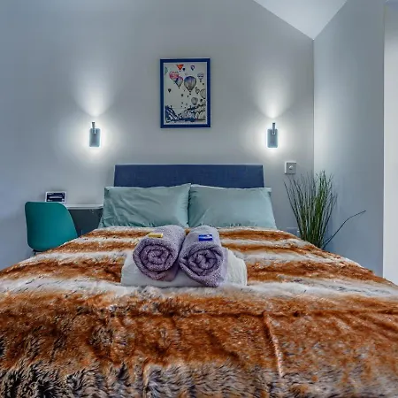 Сasa de vacaciones Cosy With Parking And Underfloor Heating *