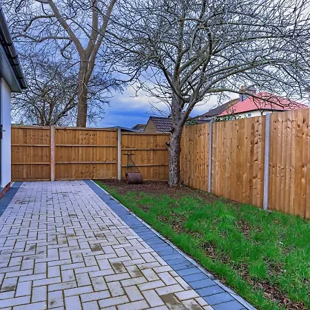 Cosy Studio, Private Parking, Underfloor Heat Feriehus