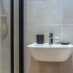 Cosy With Parking And Underfloor Heating Bristol