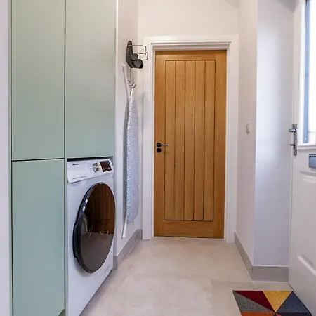 Modern W/ Underfloor Heating & Parking